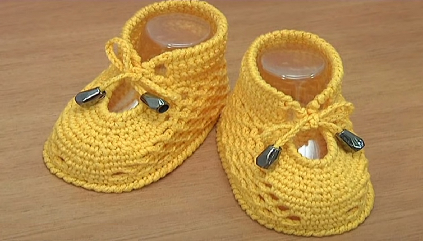 yarn baby shoes