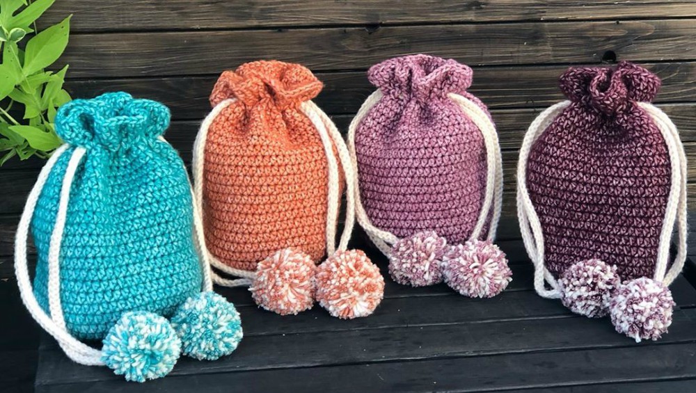 Drawstring Pom Pom Bag – Free Crochet Pattern
